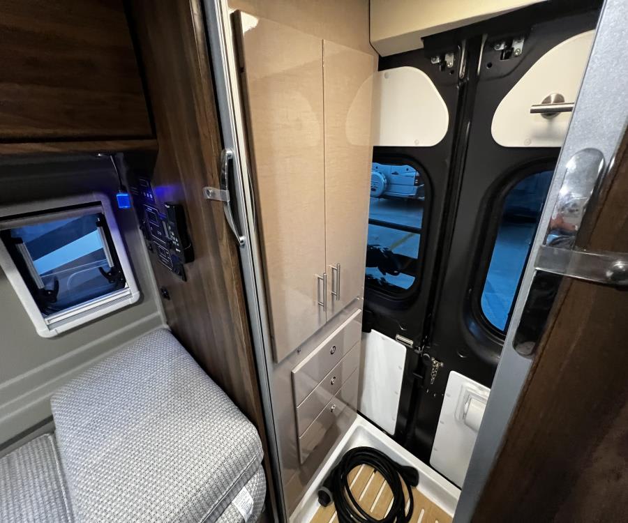 2021 Winnebago TRAVATO — photo 22 view