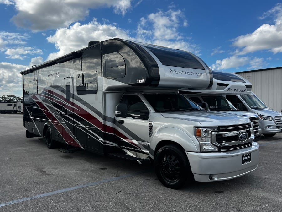 2024 Thor Motor Coach MAGNITUDE