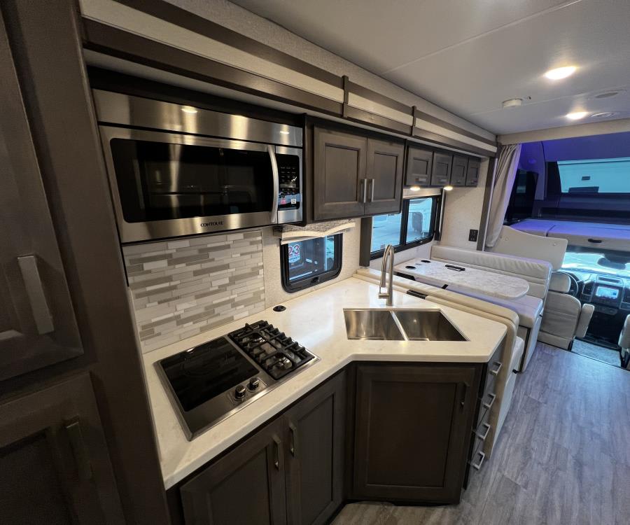 2024 Thor Motor Coach MAGNITUDE — photo 9 view