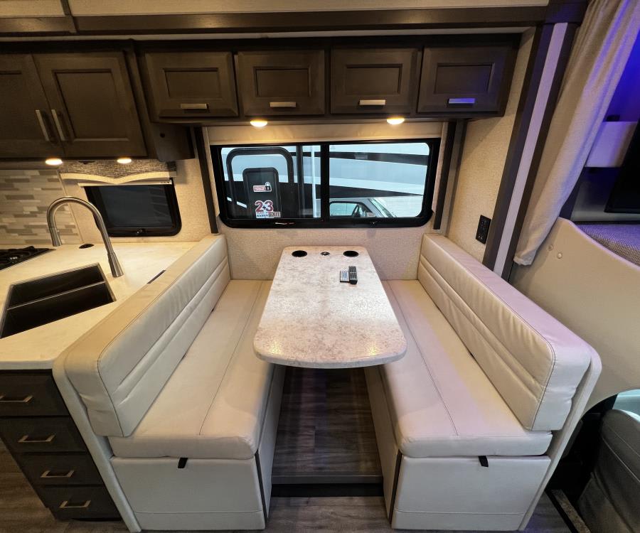 2024 Thor Motor Coach MAGNITUDE — photo 11 view