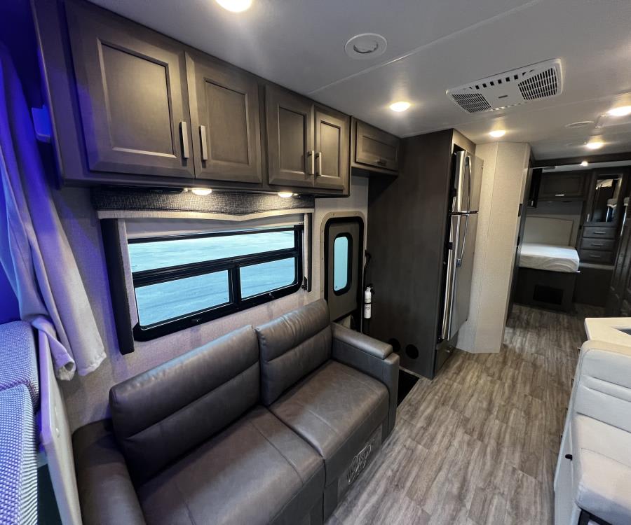 2024 Thor Motor Coach MAGNITUDE — photo 12 view