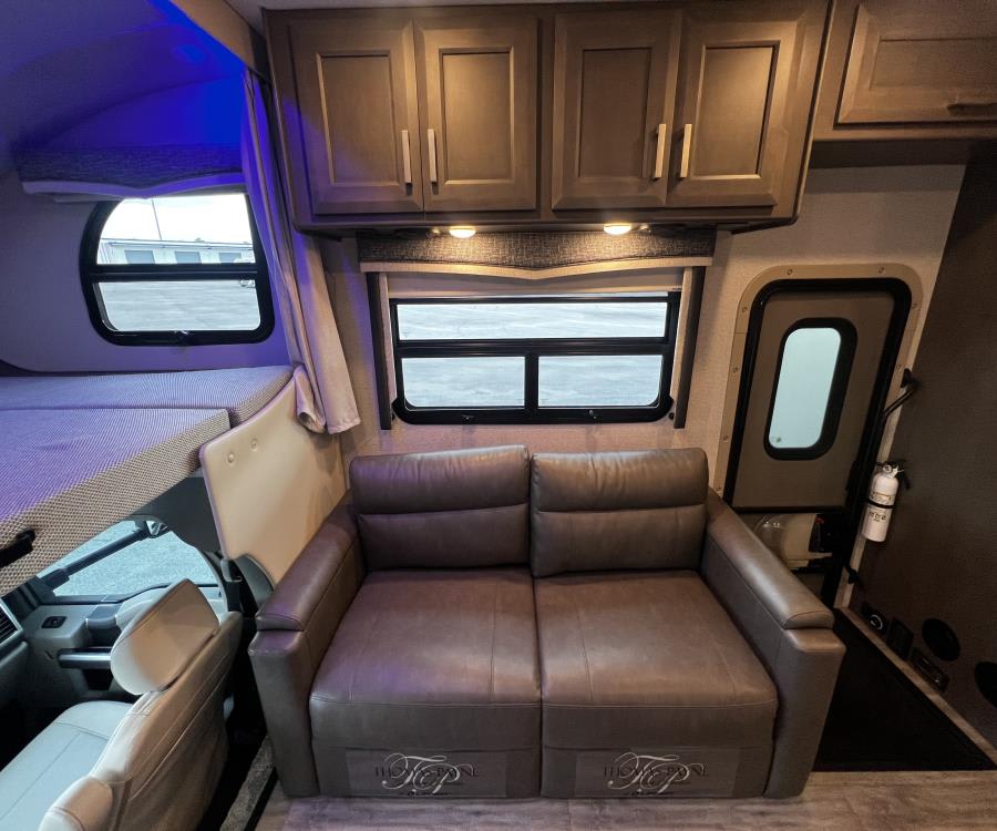 2024 Thor Motor Coach MAGNITUDE — photo 13 view