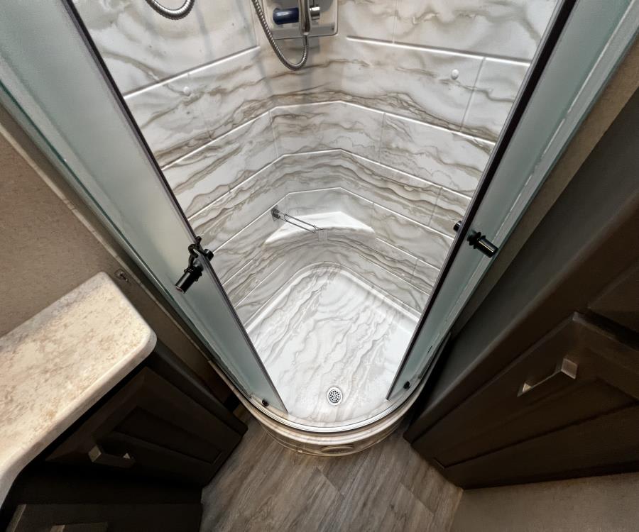 2024 Thor Motor Coach MAGNITUDE — photo 22 view