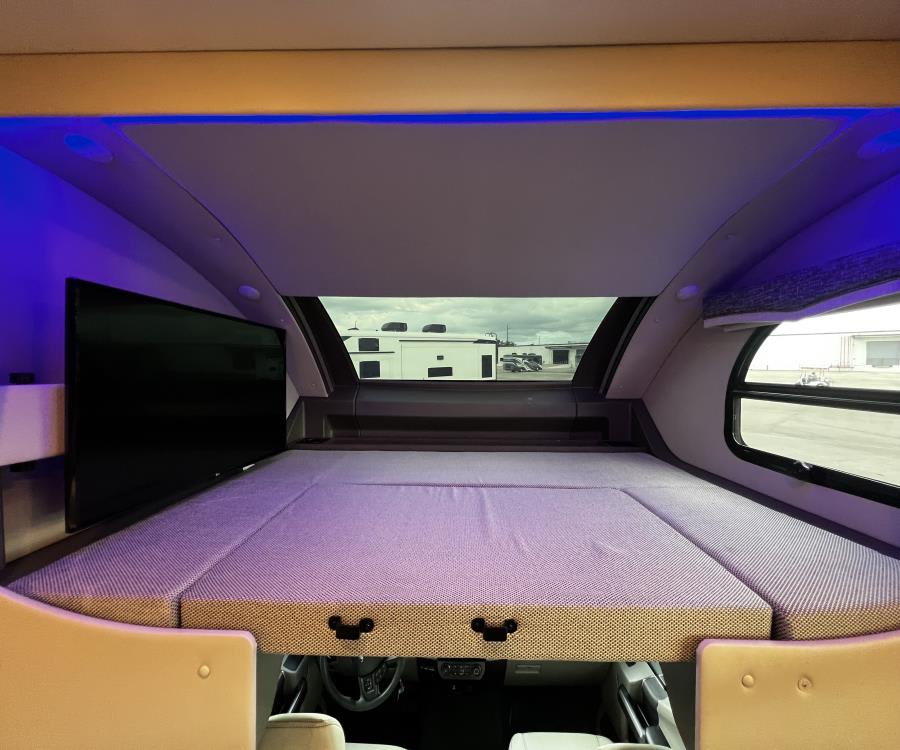 2024 Thor Motor Coach MAGNITUDE — photo 26 view