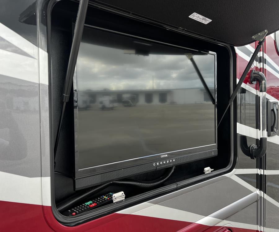 2024 Thor Motor Coach MAGNITUDE — photo 30 view