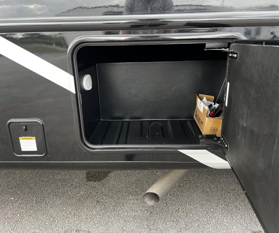 2024 Thor Motor Coach MAGNITUDE — photo 31 view