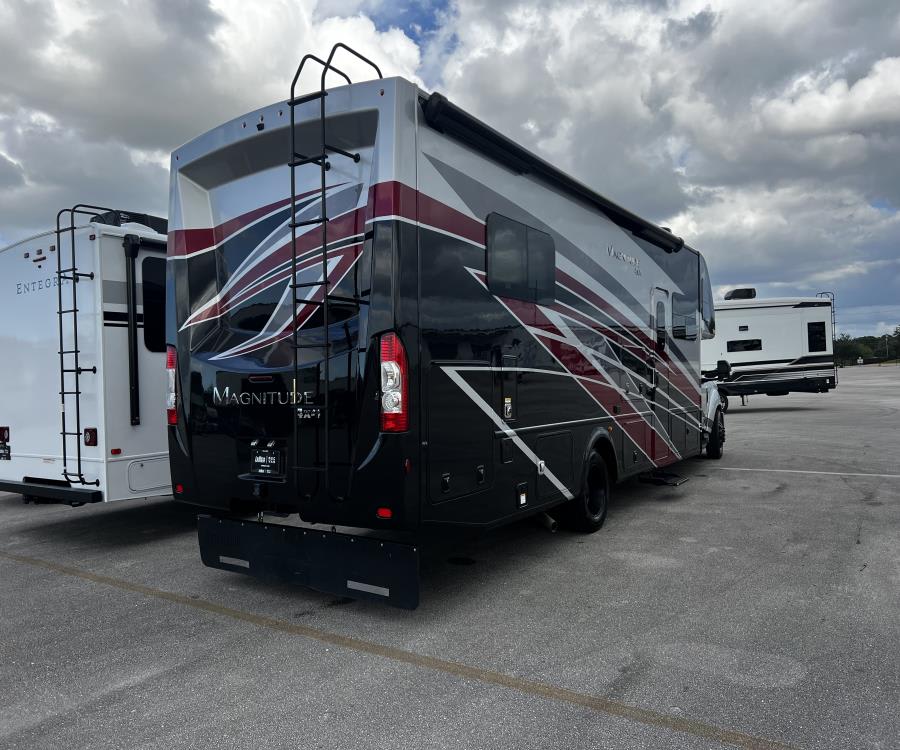 2024 Thor Motor Coach MAGNITUDE — photo 34 view