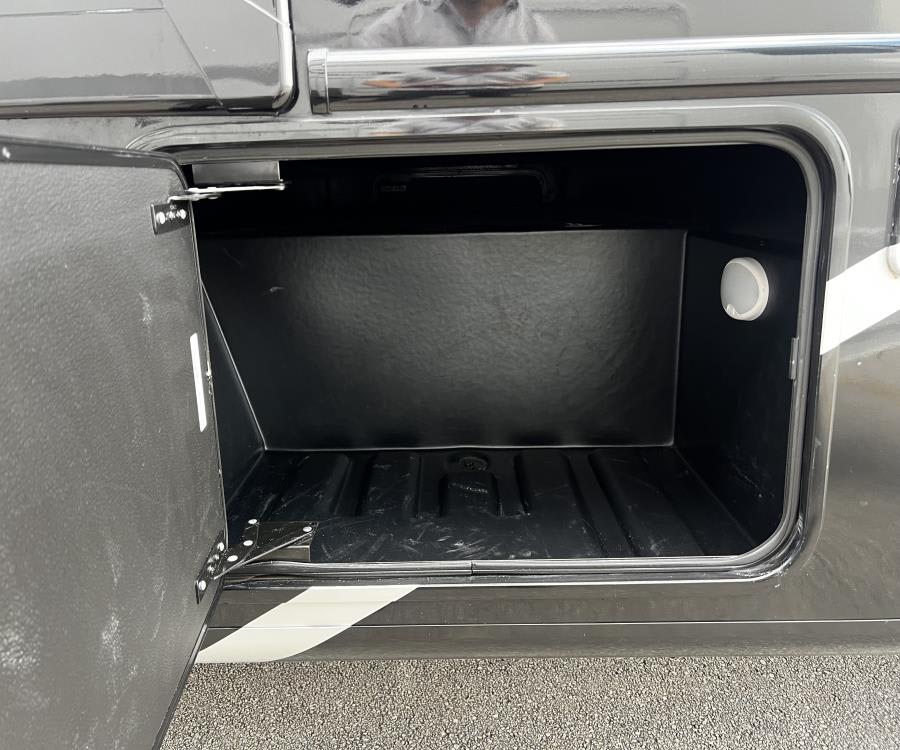 2024 Thor Motor Coach MAGNITUDE — photo 37 view