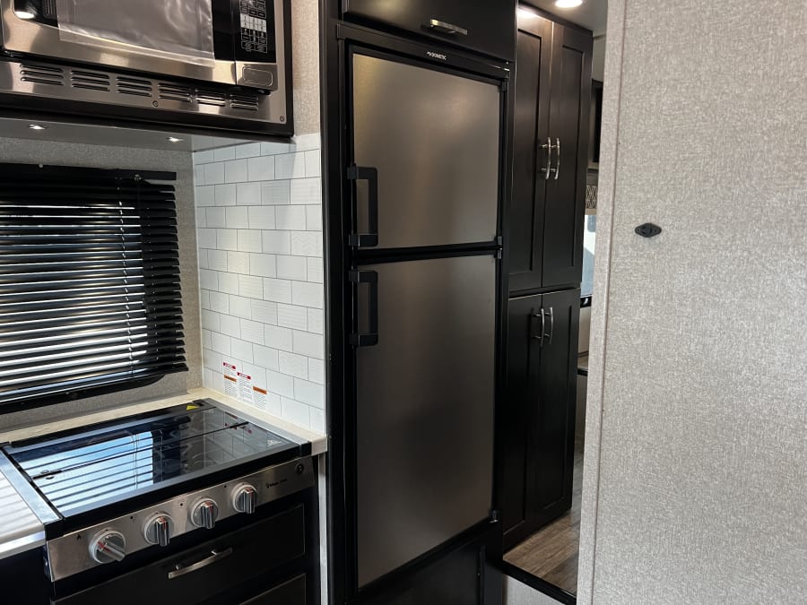 2022 Dynamax ISATA SERIES 3 — photo 9 view