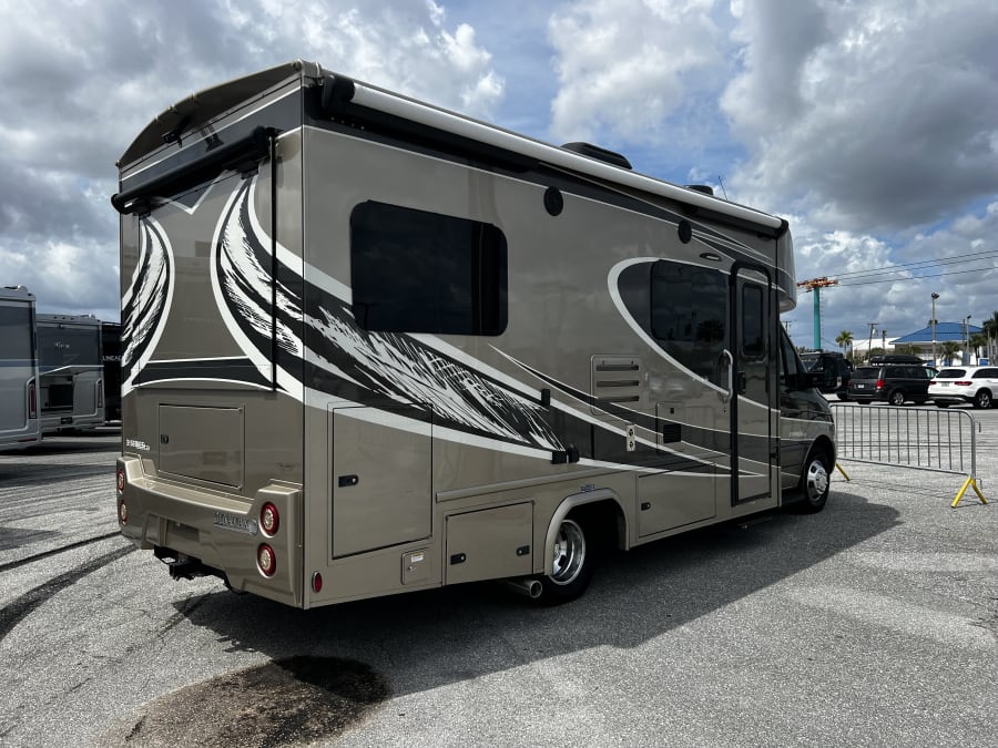 2022 Dynamax ISATA SERIES 3 — photo 30 view