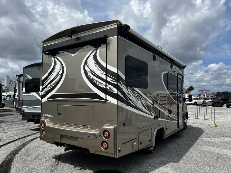 2022 Dynamax ISATA SERIES 3 — photo 35 view
