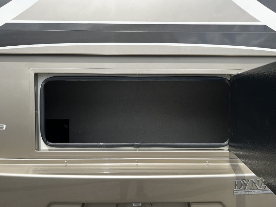 2022 Dynamax ISATA SERIES 3 — photo 36 view