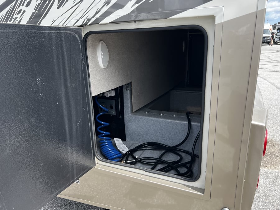 2022 Dynamax ISATA SERIES 3 — photo 37 view