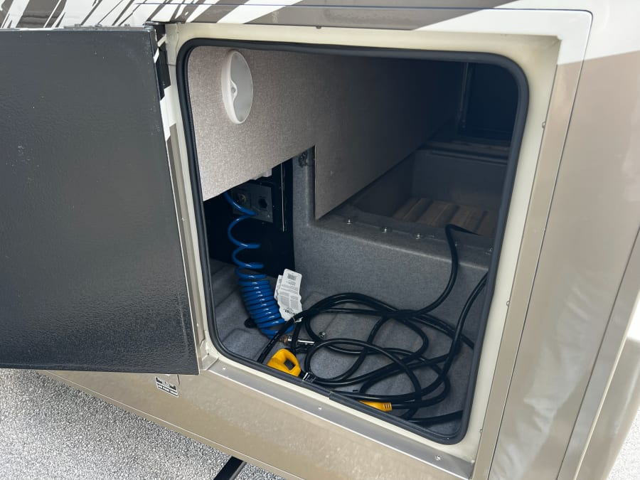 2022 Dynamax ISATA SERIES 3 — photo 44 view