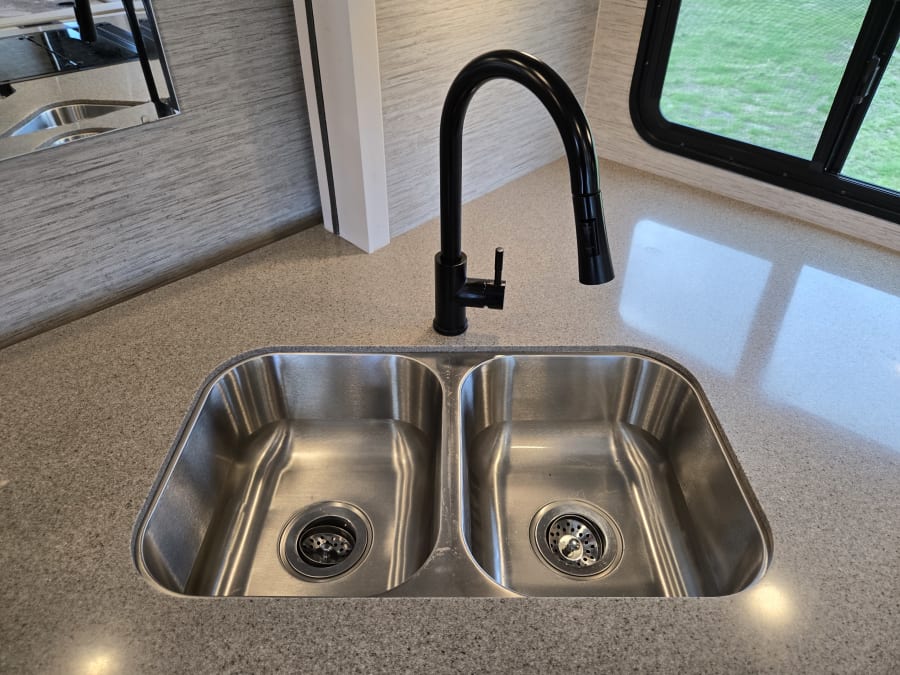 2023 Thor Motor Coach ACE — photo 8 view