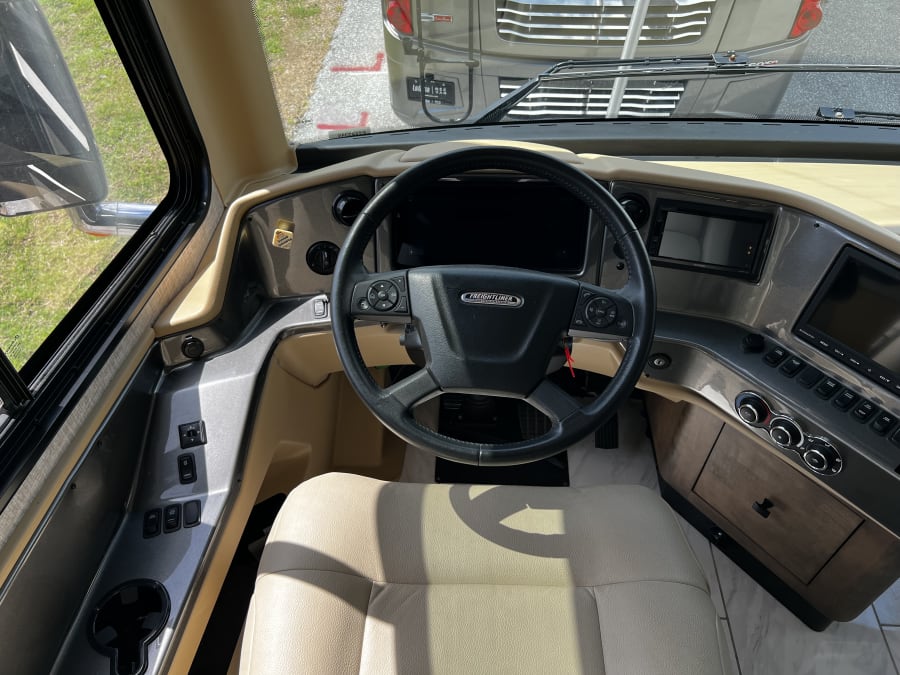 2025 Tiffin PHAETON — side profile view