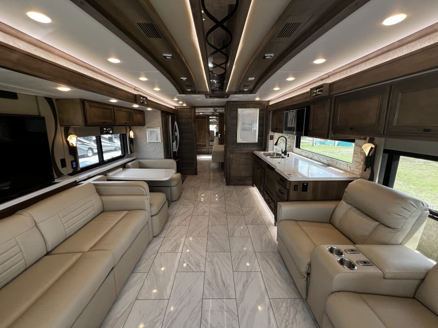 2025 Tiffin PHAETON — interior view