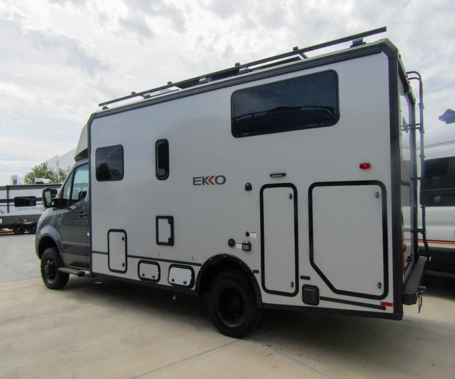 2026 Winnebago EKKO — photo 22 view