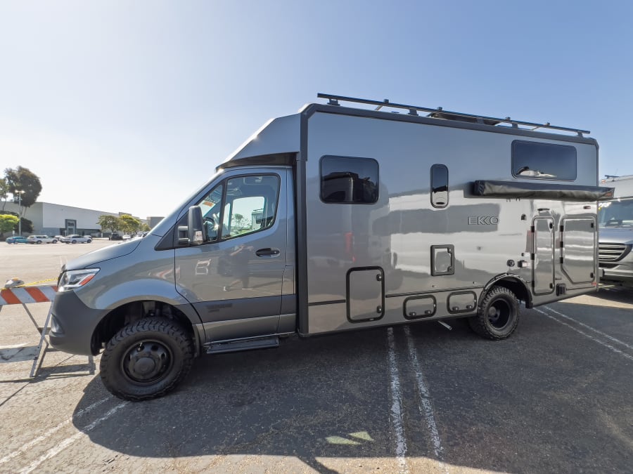 2026 Winnebago EKKO — photo 21 view