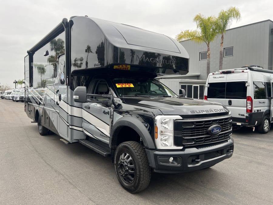 2027 Thor Motor Coach MAGNITUDE GRAND