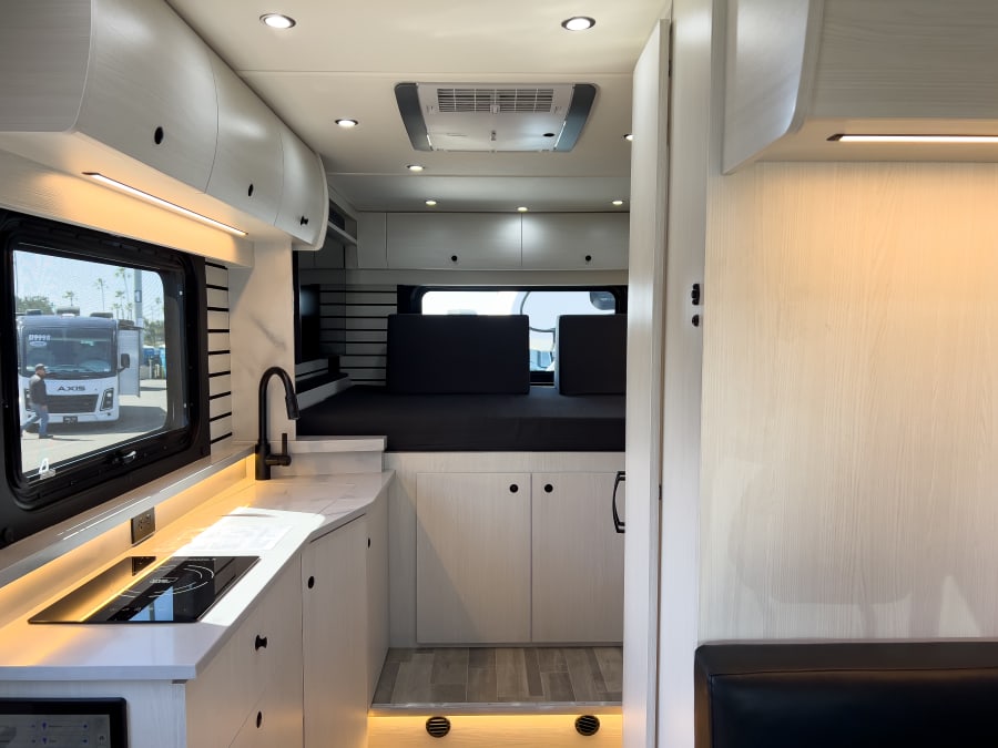 2025 Pleasure Way PLATEAU XL — interior view