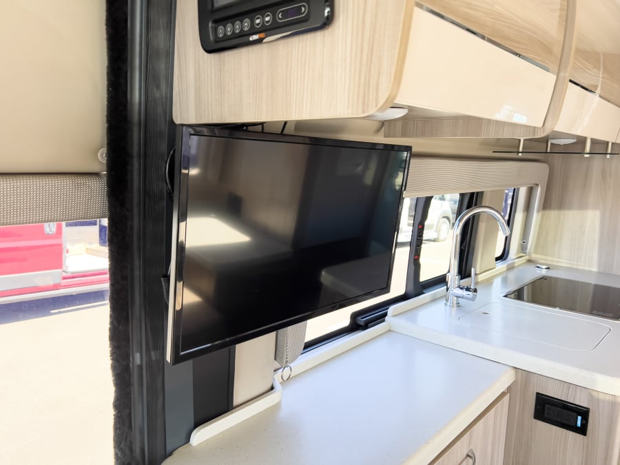 2023 Thor Motor Coach SEQUENCE — photo 13 view