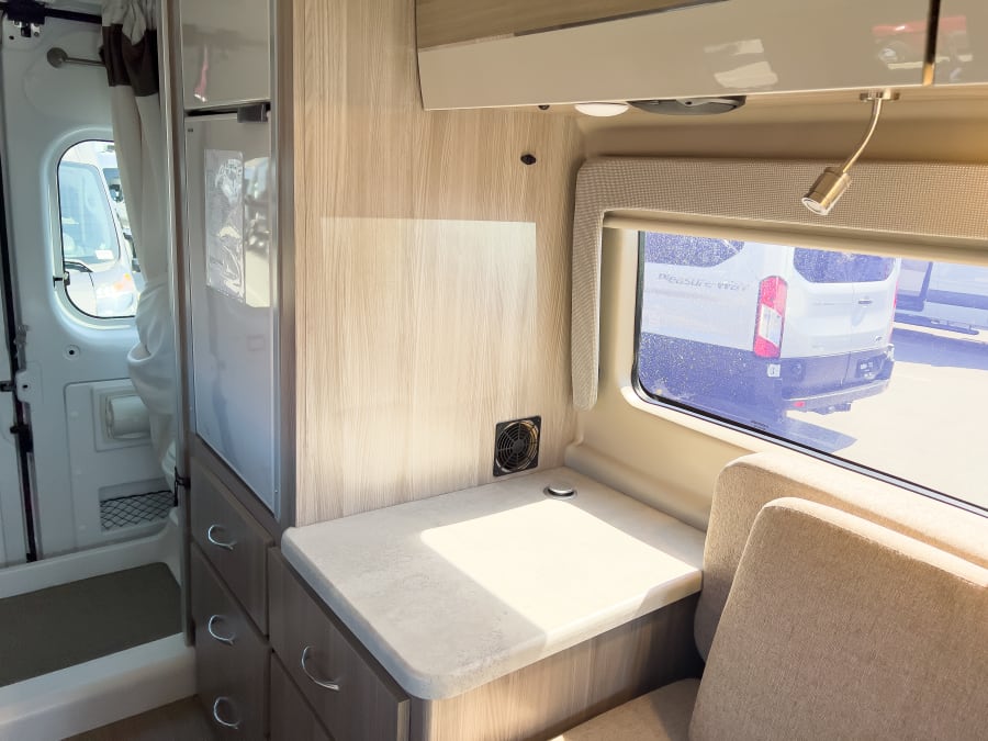 2023 Thor Motor Coach SEQUENCE — photo 20 view