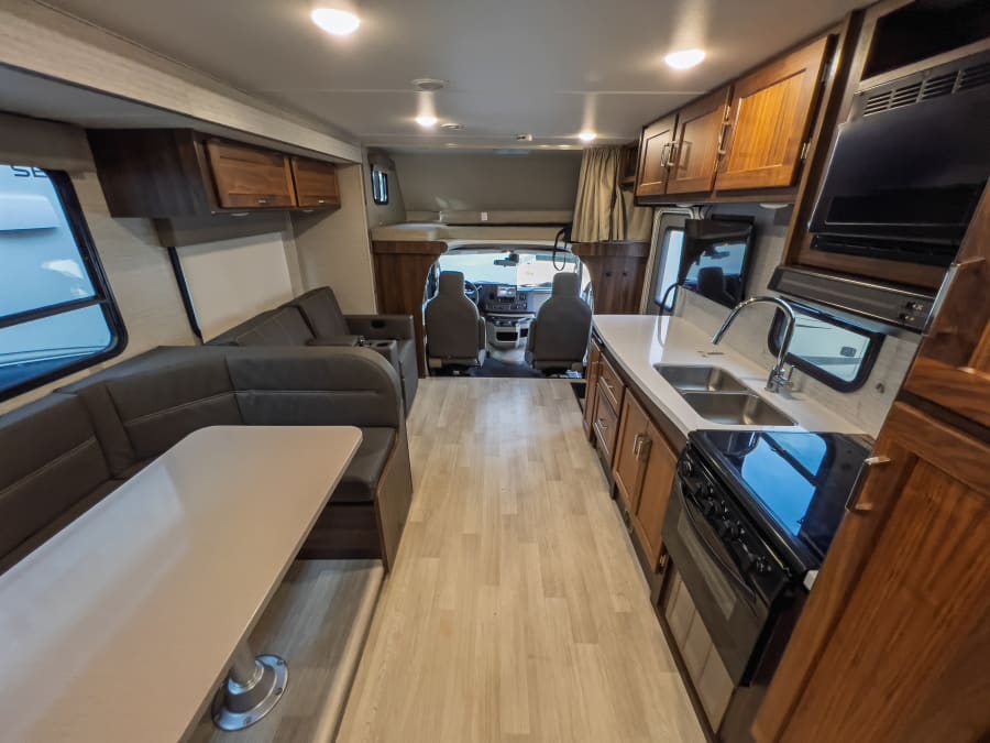 2024 Winnebago MINNIE WINNIE — interior view