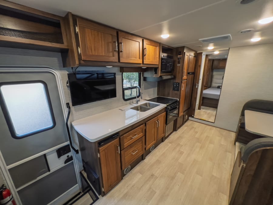 2024 Winnebago MINNIE WINNIE — photo 10 view