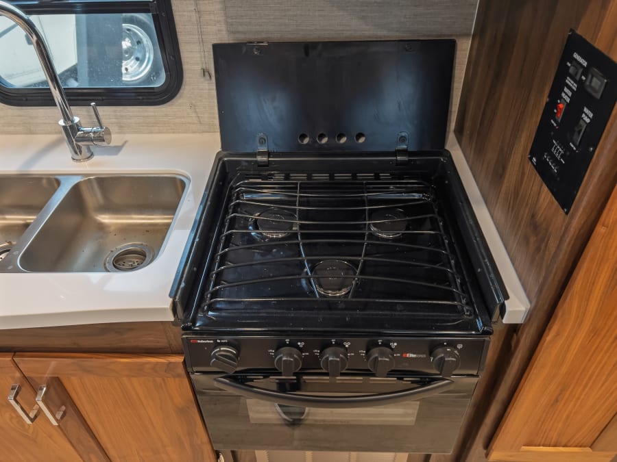 2024 Winnebago MINNIE WINNIE — photo 13 view