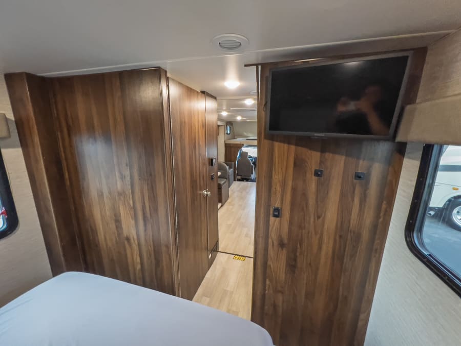 2024 Winnebago MINNIE WINNIE — photo 18 view