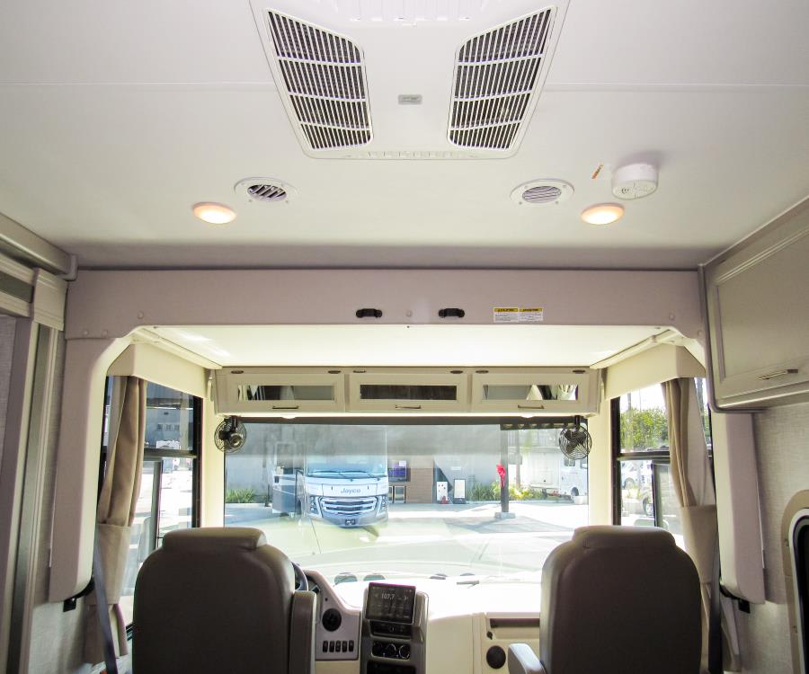 2023 Thor Motor Coach HURRICANE — photo 21 view
