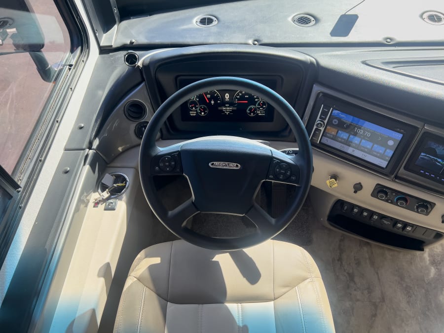 2023 Fleetwood FRONTIER — side profile view