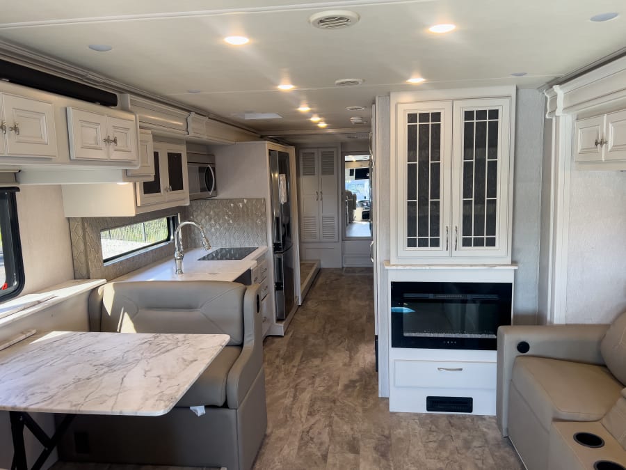 2023 Fleetwood FRONTIER — photo 7 view