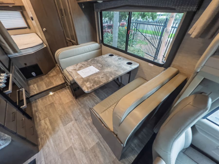 2023 Thor Motor Coach CHATEAU — photo 8 view