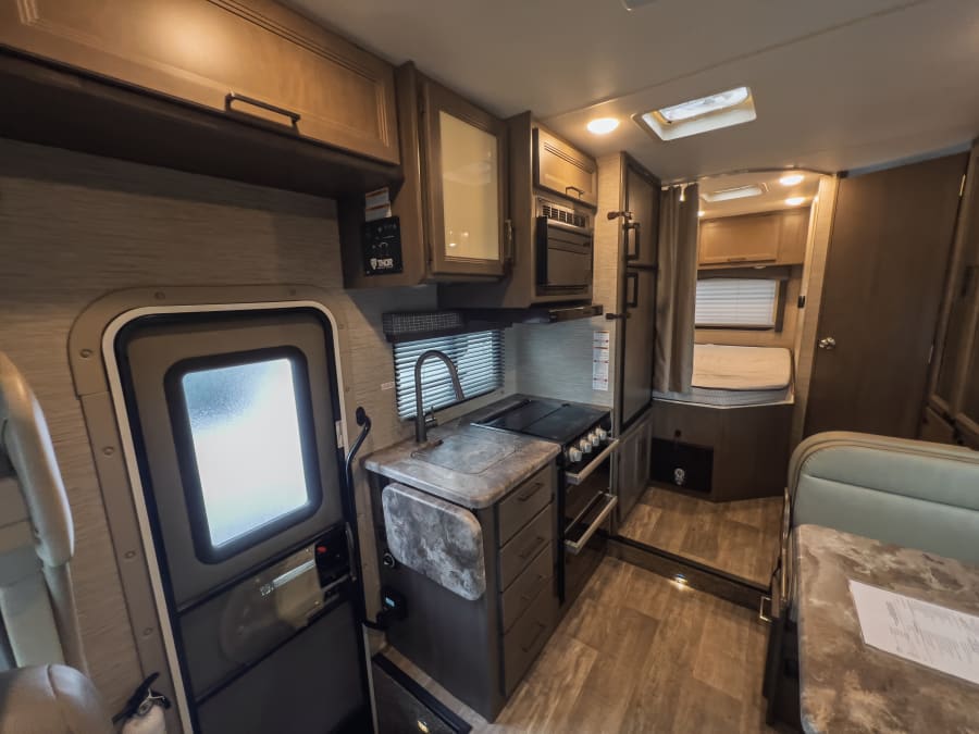 2023 Thor Motor Coach CHATEAU — photo 9 view