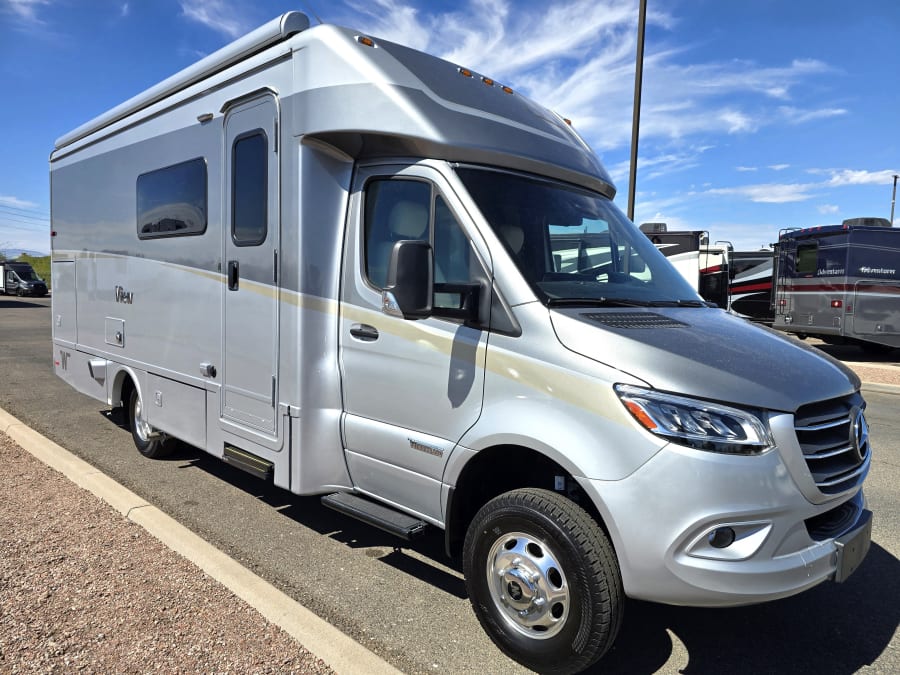 2025 Winnebago VIEW