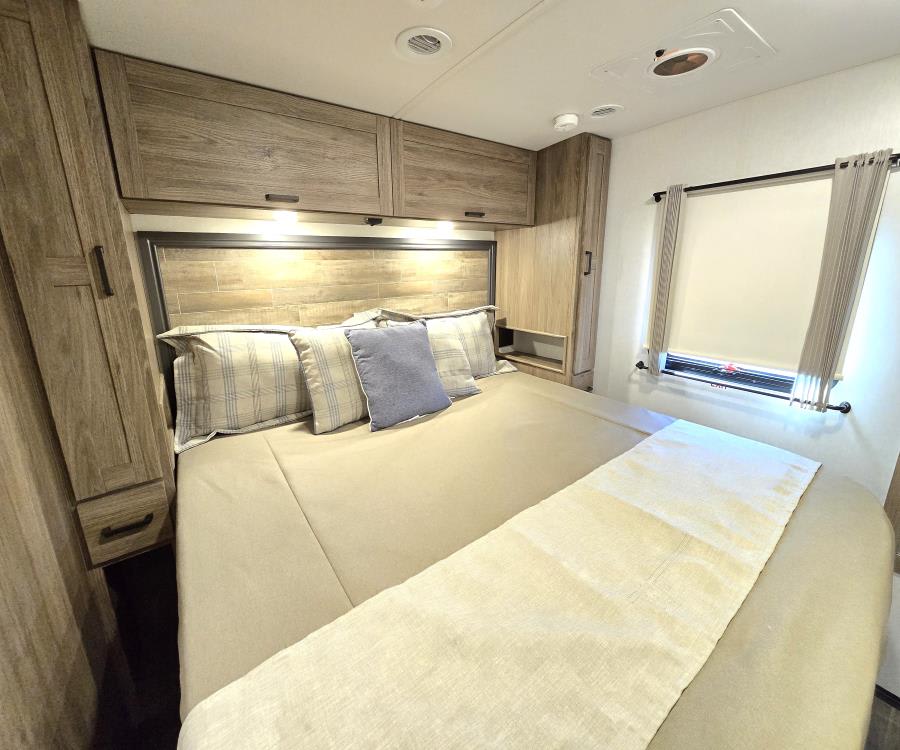 2026 Winnebago SUNSTAR — photo 14 view