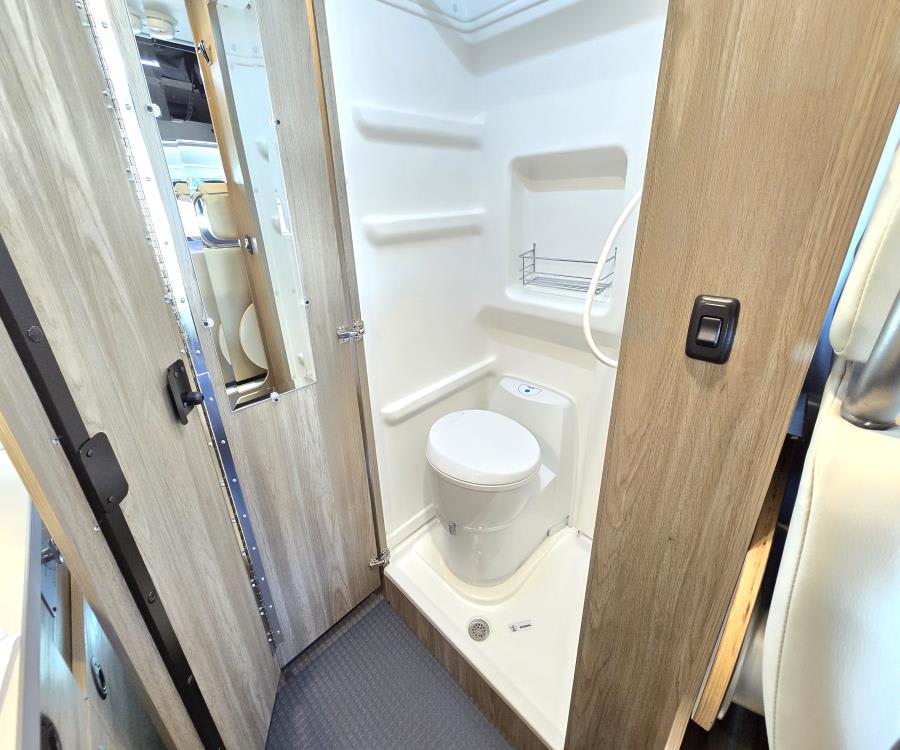 2026 Winnebago SOLIS — photo 17 view
