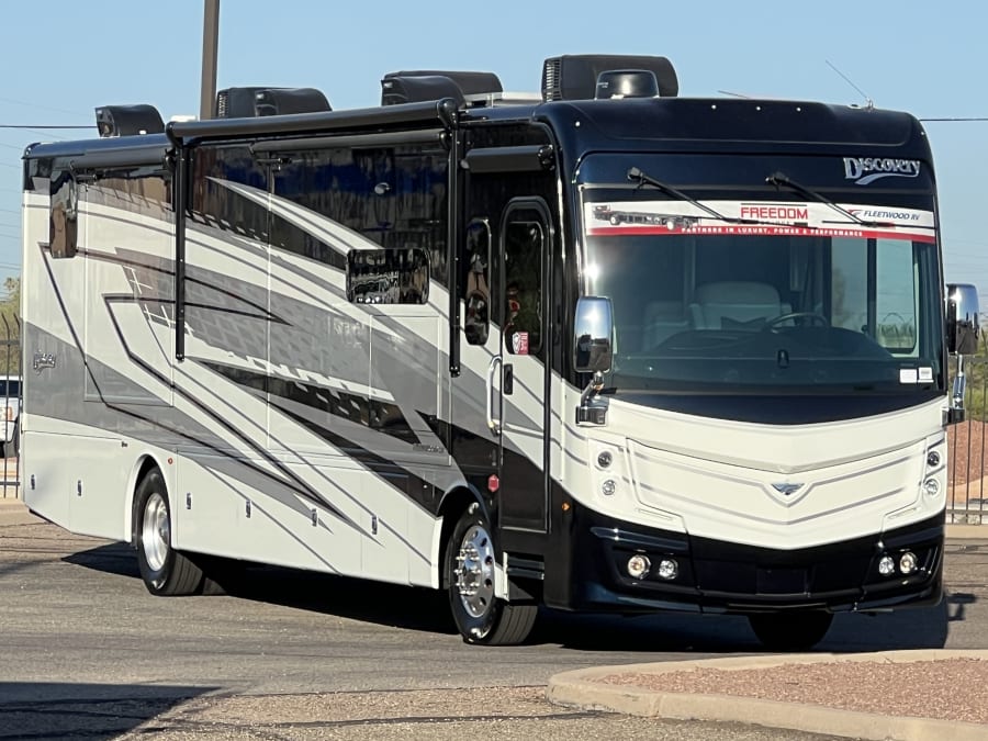 2027 Fleetwood DISCOVERY