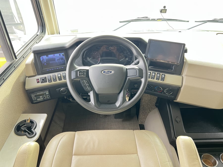 2021 Fleetwood SOUTHWIND — side profile view