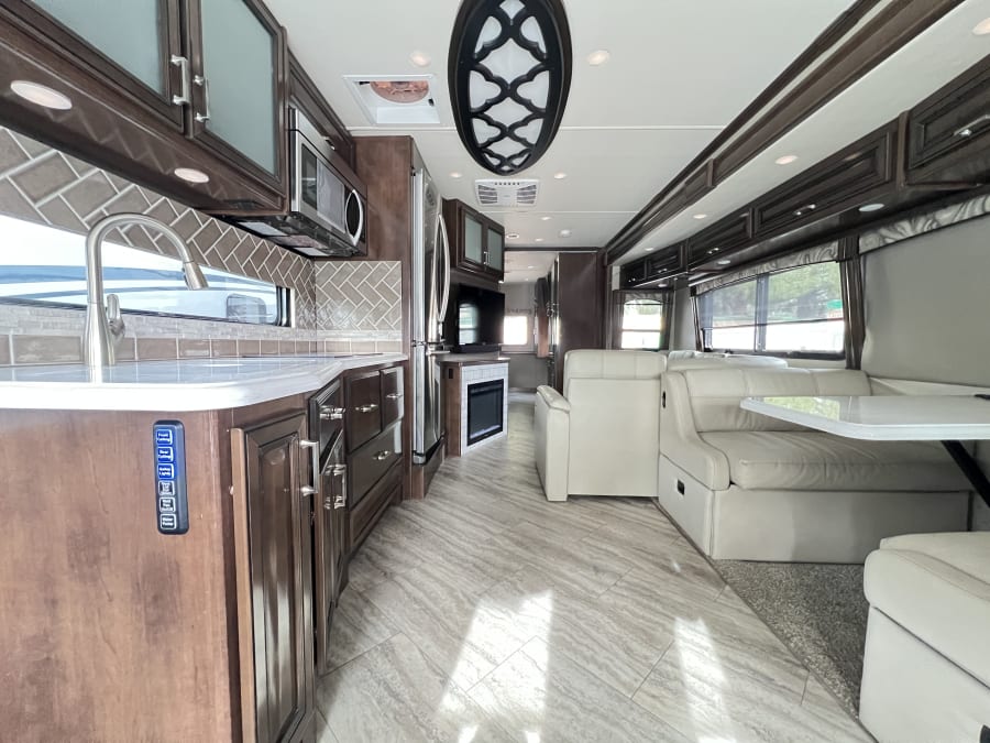 2021 Fleetwood SOUTHWIND — detail view