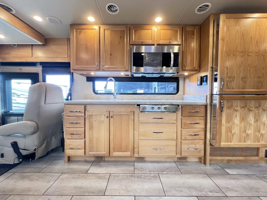 2022 Tiffin ALLEGRO RED — photo 7 view
