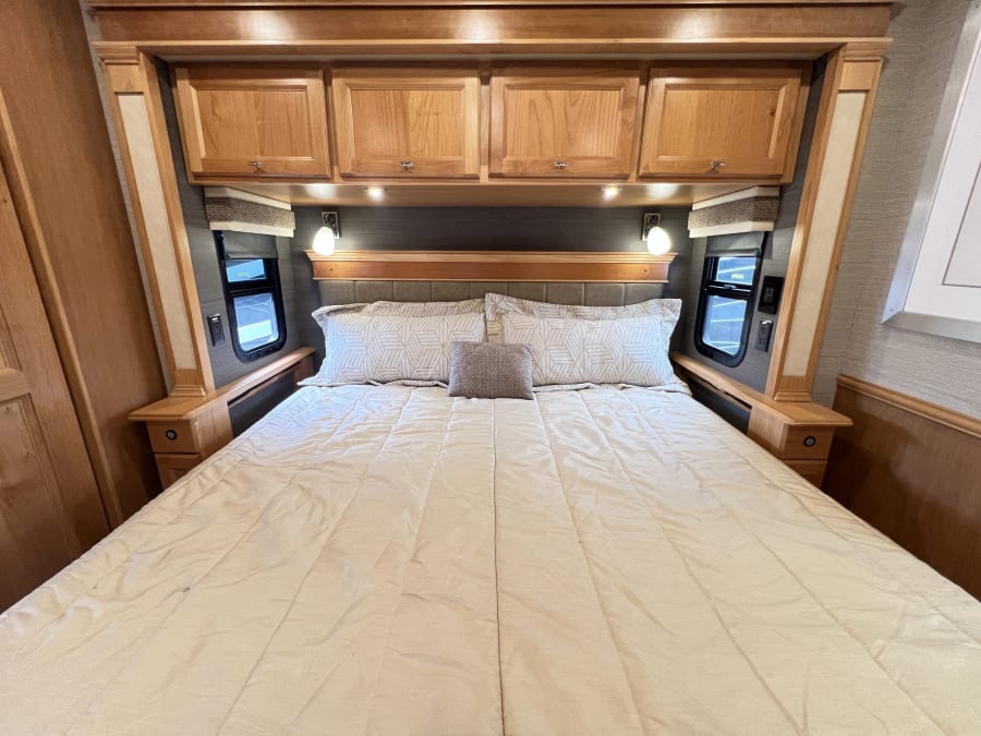 2022 Tiffin ALLEGRO RED — photo 22 view