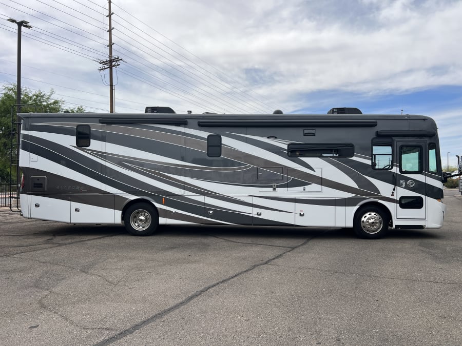 2022 Tiffin ALLEGRO RED — photo 28 view
