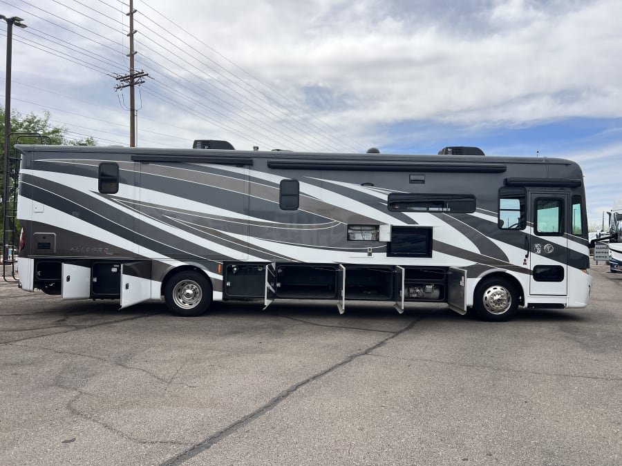 2022 Tiffin ALLEGRO RED — photo 29 view