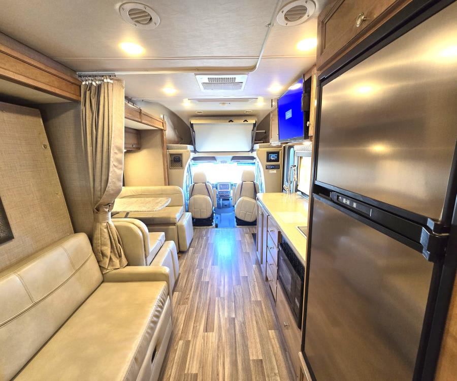 2020 Thor Motor Coach SYNERGY — rear three-quarter view
