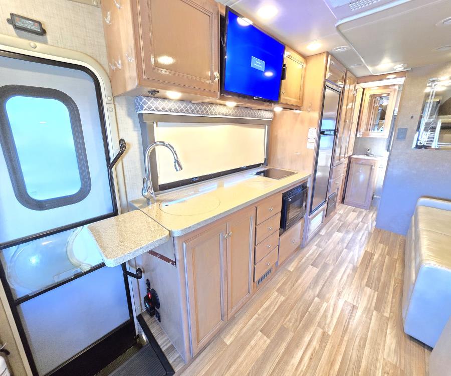 2020 Thor Motor Coach SYNERGY — engine compartment view