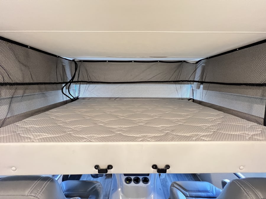2023 Thor Motor Coach MIRAMAR — interior view