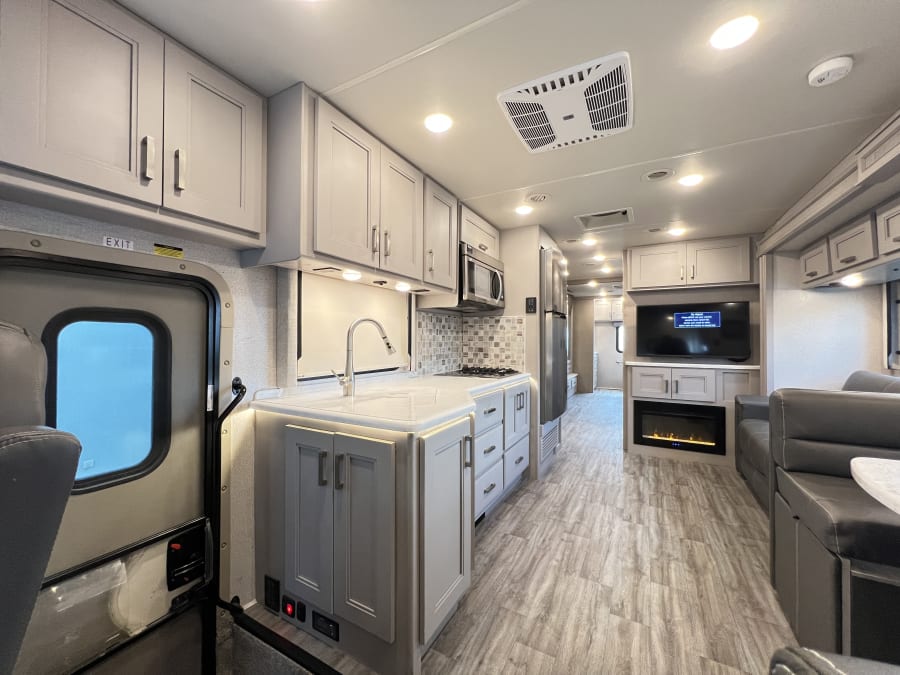 2023 Thor Motor Coach MIRAMAR — engine compartment view